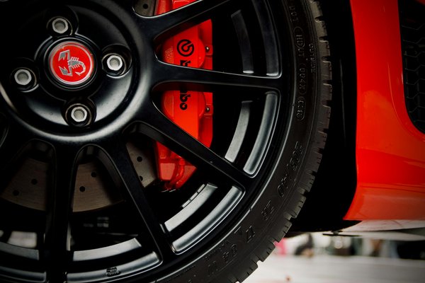 Comment les véhicules électriques influencent-ils l'économie des transports ?